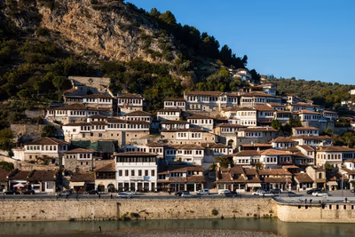 Flyg till Berat, Albanien