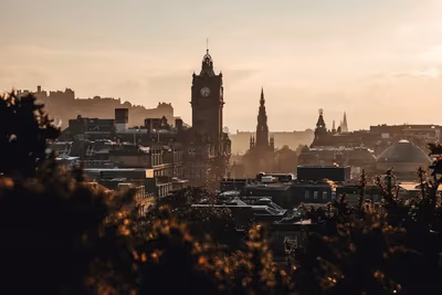 Flyg till Edinburgh, Skottland