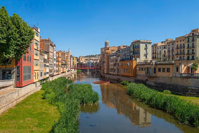 Flyg till Girona, Spanien
