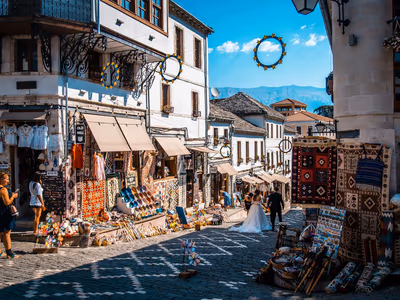 Flyg till Gjirokastra, Albanien