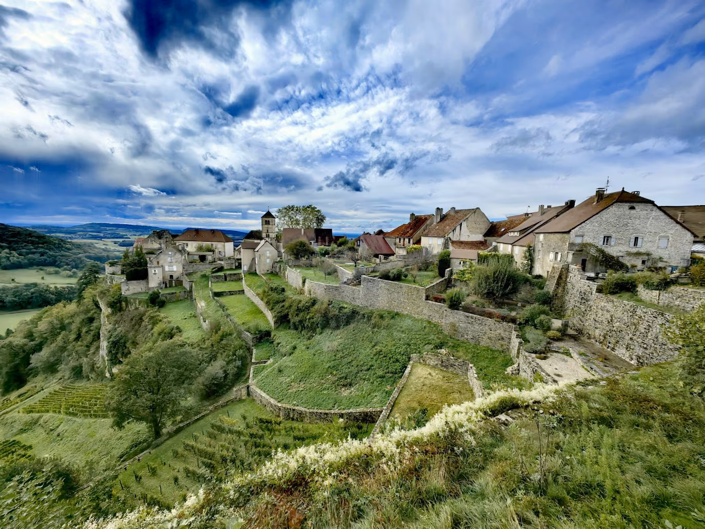 Vy över Moustiers-Sainte-Marie