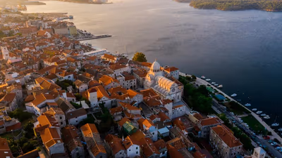 Flyg till Šibenik, Kroatien