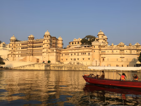 Flyg till Udaipur, Indien